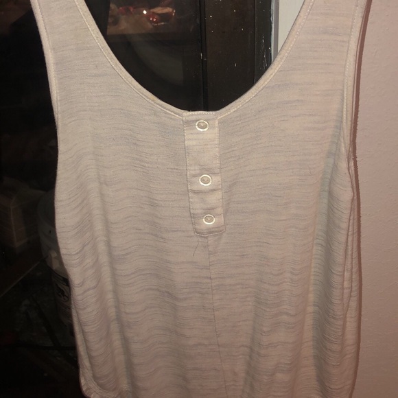 Tops - Picture 6 of 8